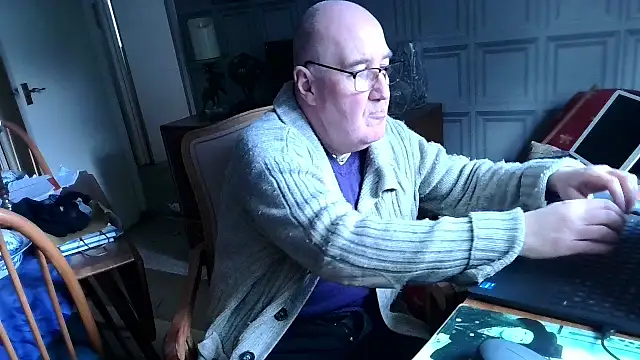 Snapshot of Adamdaddybear chatting on 02.19.25 Adamdaddybear online show from 02.19.25