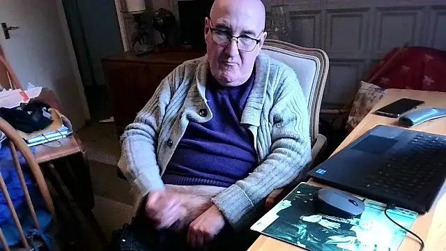 Snapshot of Adamdaddybear chatting on 02.19.25 Adamdaddybear online show from 02.19.25