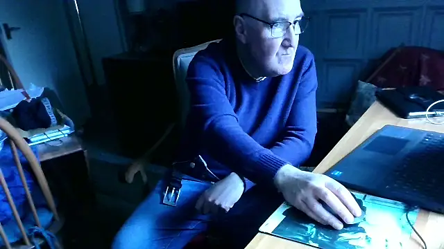 Snapshot of Adamdaddybear chatting on 02.21.25 Adamdaddybear online show from 02.21.25