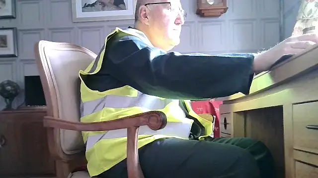 Snapshot of Adamdaddybear chatting on 02.26.25 Adamdaddybear online show from 02.26.25