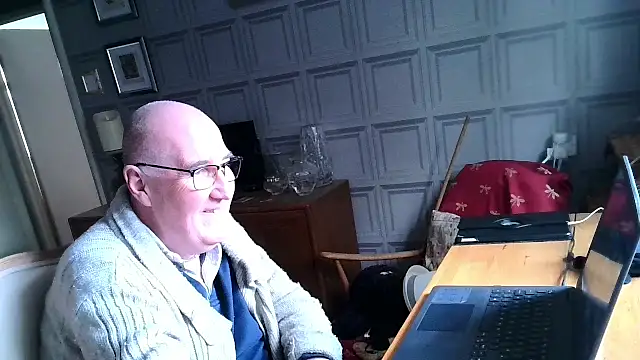 Snapshot of Adamdaddybear chatting on 03.06.25 Adamdaddybear online show from 03.06.25