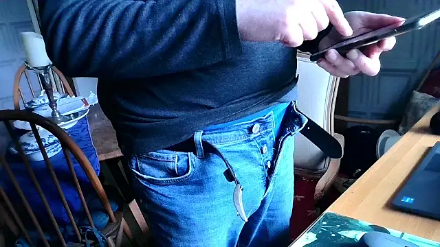 Snapshot of Adamdaddybear chatting on 03.07.25 Adamdaddybear online show from 03.07.25