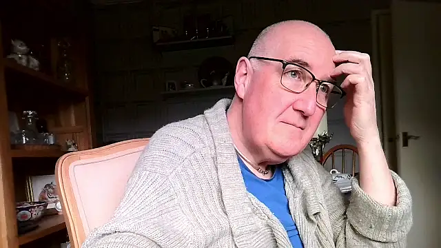 Snapshot of Adamdaddybear chatting on 03.08.25 Adamdaddybear online show from 03.08.25