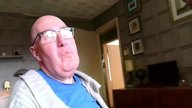 Snapshot of Adamdaddybear chatting on 03.09.25 Adamdaddybear online show from 03.09.25