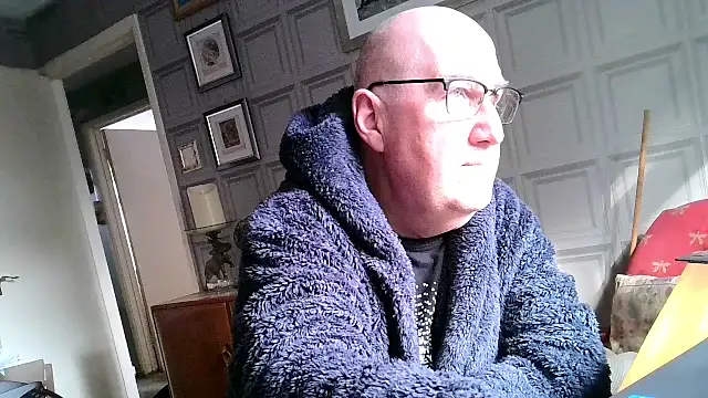 Snapshot of Adamdaddybear chatting on 03.10.25 Adamdaddybear online show from 03.10.25