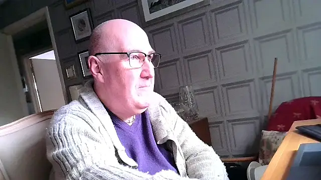 Snapshot of Adamdaddybear chatting on 03.11.25 Adamdaddybear online show from 03.11.25