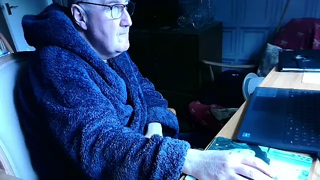 Snapshot of Adamdaddybear chatting on 03.14.25 Adamdaddybear online show from 03.14.25