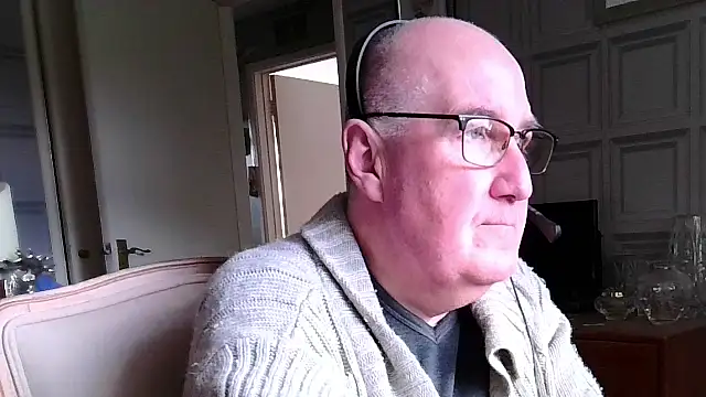 Snapshot of Adamdaddybear chatting on 03.16.25 Adamdaddybear online show from 03.16.25