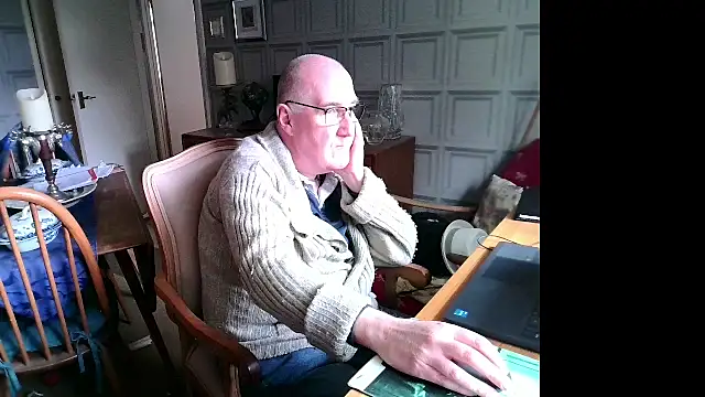 Snapshot of Adamdaddybear chatting on 03.17.25 Adamdaddybear online show from 03.17.25