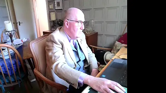 Snapshot of Adamdaddybear chatting on 03.18.25 Adamdaddybear online show from 03.18.25