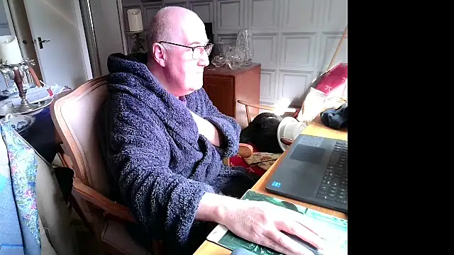 Snapshot of Adamdaddybear chatting on 03.19.25 Adamdaddybear online show from 03.19.25