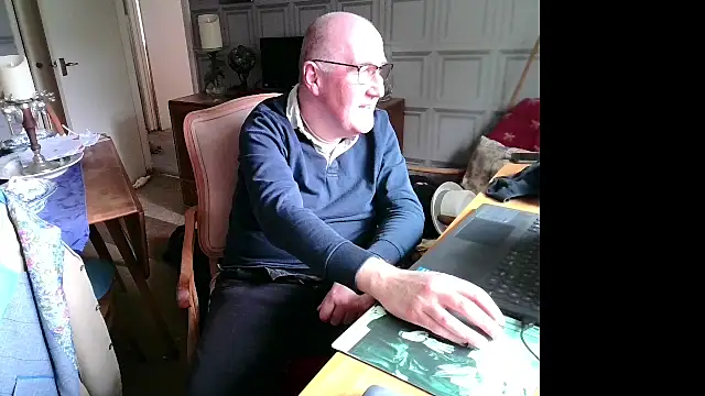 Snapshot of Adamdaddybear chatting on 03.19.25 Adamdaddybear online show from 03.19.25