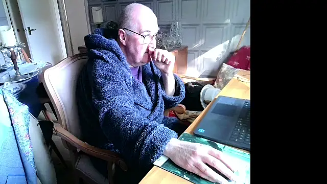 Snapshot of Adamdaddybear chatting on 03.20.25 Adamdaddybear online show from 03.20.25