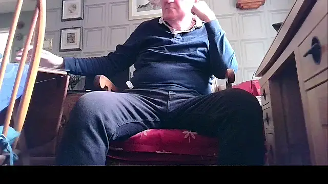 Snapshot of Adamdaddybear chatting on 03.22.25 Adamdaddybear online show from 03.22.25