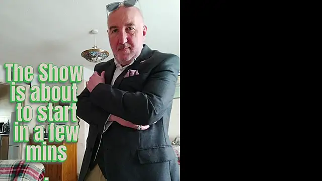 Snapshot of Adamdaddybear chatting on 09.09.25 Adamdaddybear online show from 09.09.25