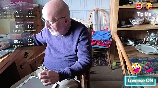 Snapshot of Adamdaddybear chatting on 09.16.25 Adamdaddybear online show from 09.16.25