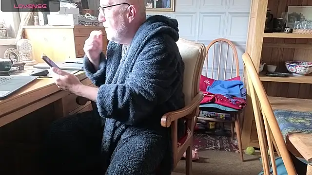 Snapshot of Adamdaddybear chatting on 09.19.25 Adamdaddybear online show from 09.19.25