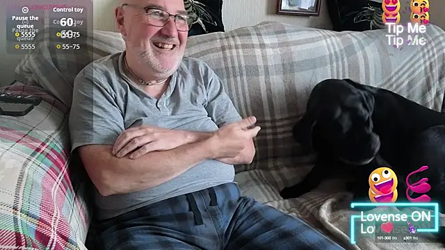 Snapshot of Adamdaddybear chatting on 09.21.25 Adamdaddybear online show from 09.21.25