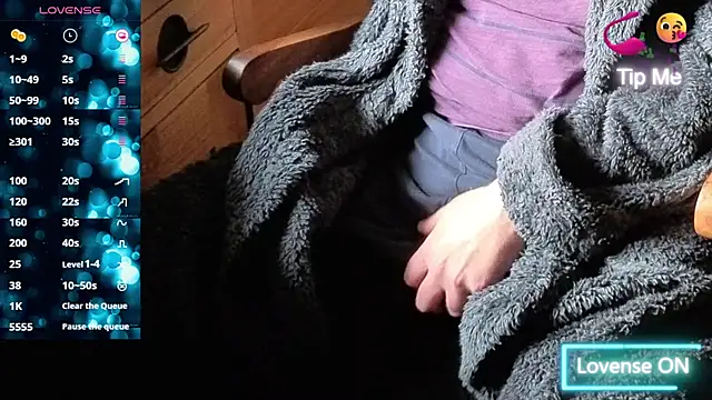 Snapshot of Adamdaddybear chatting on 10.02.25 Adamdaddybear online show from 10.02.25