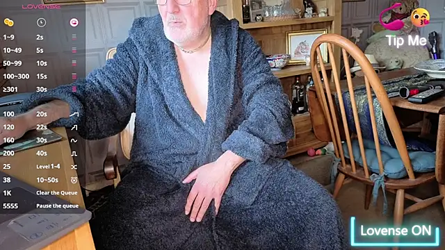 Snapshot of Adamdaddybear chatting on 10.22.25 Adamdaddybear online show from 10.22.25