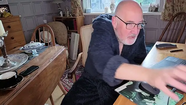 Snapshot of Adamdaddybear chatting on 10.27.25 Adamdaddybear online show from 10.27.25