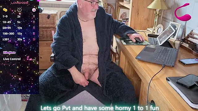 Adamdaddybear online show from 04.11.26