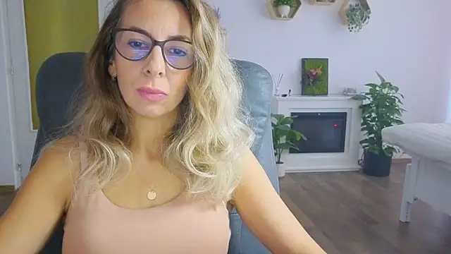 SukyGirl online show from 10.31.25