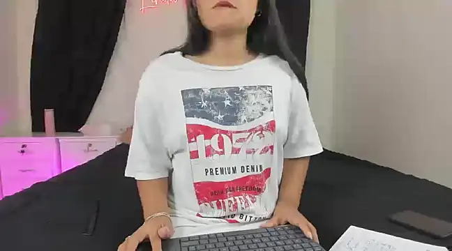 Snapshot of lindacastro02 chatting on 02.27.25 lindacastro02 online show from 02.27.25