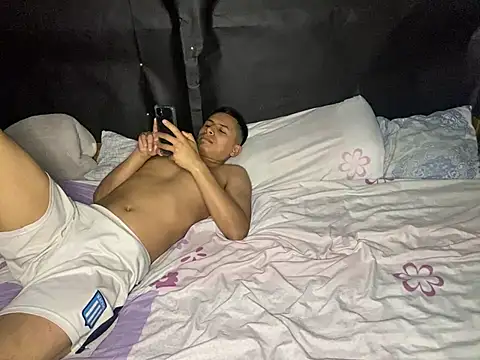 Snapshot of Romax2 chatting on 01.14.25 Romax2 online show from 01.14.25