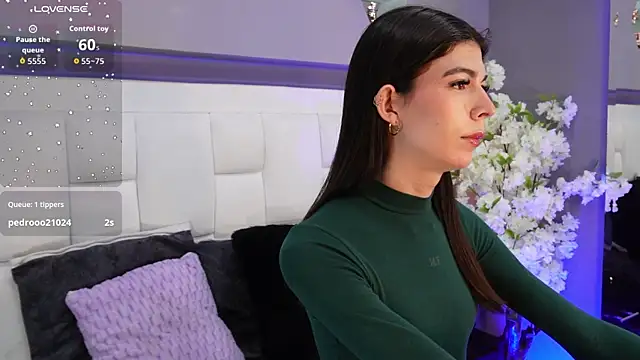 CuteAri online show from 10.31.25