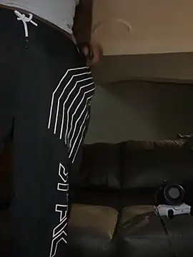 Snapshot of Festivitiesking1 chatting on 11.10.25 Festivitiesking1 online show from 11.10.25