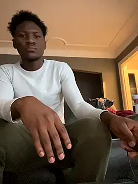 Snapshot of Festivitiesking1 chatting on 11.11.25 Festivitiesking1 online show from 11.11.25