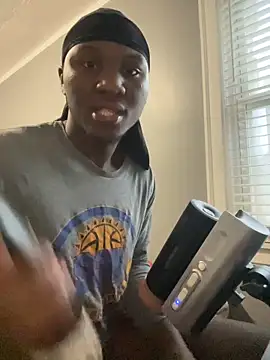 Snapshot of Festivitiesking1 chatting on 11.20.25 Festivitiesking1 online show from 11.20.25