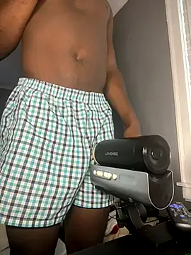 Snapshot of Festivitiesking1 chatting on 11.30.25 Festivitiesking1 online show from 11.30.25