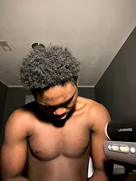 Snapshot of Festivitiesking1 chatting on 12.05.25 Festivitiesking1 online show from 12.05.25