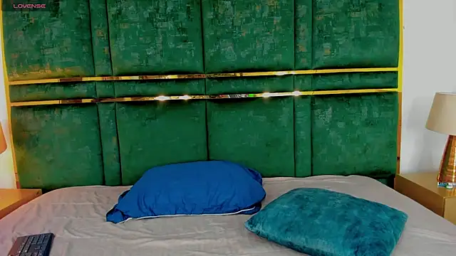 Latrellx7 online show from 01.23.25