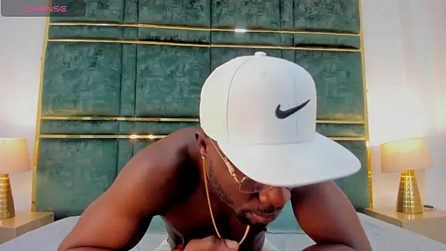 Latrellx7 online show from 02.13.25