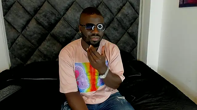 Latrellx7 online show from 10.11.25