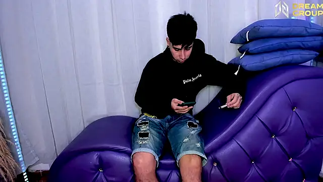 Yourslust  online show from 10.31.25