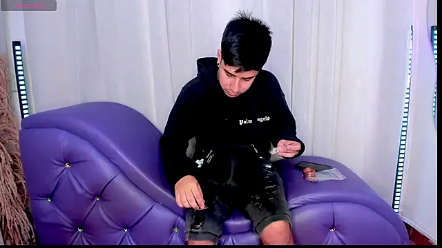 Yourslust  online show from 11.23.25