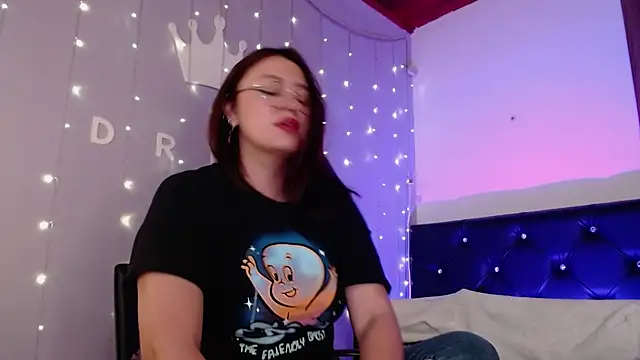 Snapshot of sweet_valery21 chatting on 12.10.24 sweet valery21 online show from 12.10.24