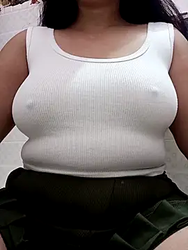 Snapshot of cute-mahek chatting on 10.29.25 cute-mahek online show from 10.29.25