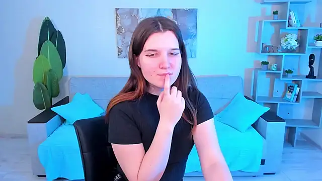 Snapshot of BonneyLove chatting on 02.25.25 BonneyLove online show from 02.25.25