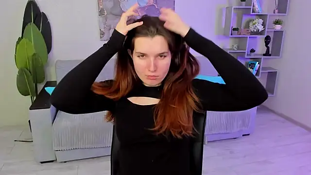 Snapshot of BonneyLove chatting on 03.17.25 BonneyLove online show from 03.17.25