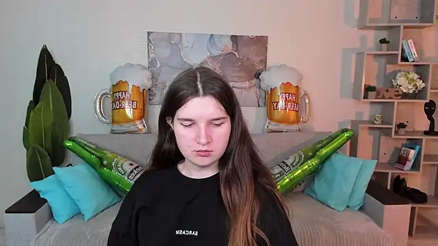 Snapshot of BonneyLove chatting on 09.23.25 BonneyLove online show from 09.23.25