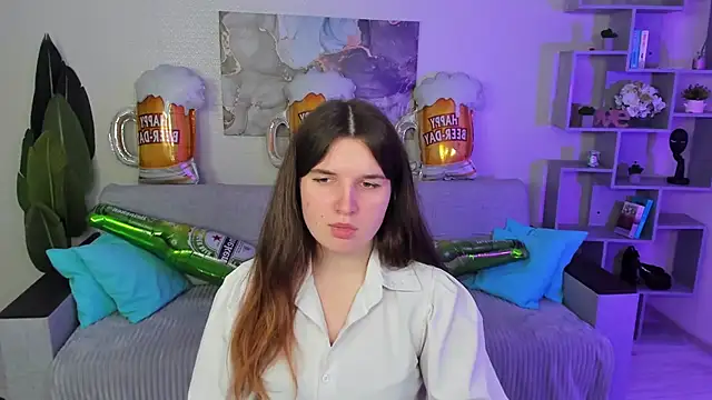 Snapshot of BonneyLove chatting on 09.30.25 BonneyLove online show from 09.30.25