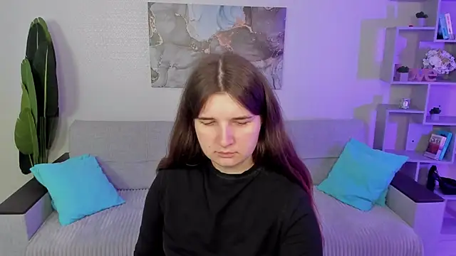 Snapshot of BonneyLove chatting on 10.13.25 BonneyLove online show from 10.13.25