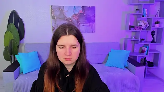 Snapshot of BonneyLove chatting on 11.13.25 BonneyLove online show from 11.13.25