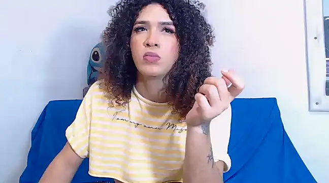 Snapshot of latingirl_curly_hot chatting on 12.06.24 latingirl curly hot online show from 12.06.24