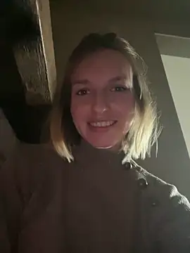 Snapshot of vilaineblonde chatting on 10.21.25 vilaineblonde online show from 10.21.25